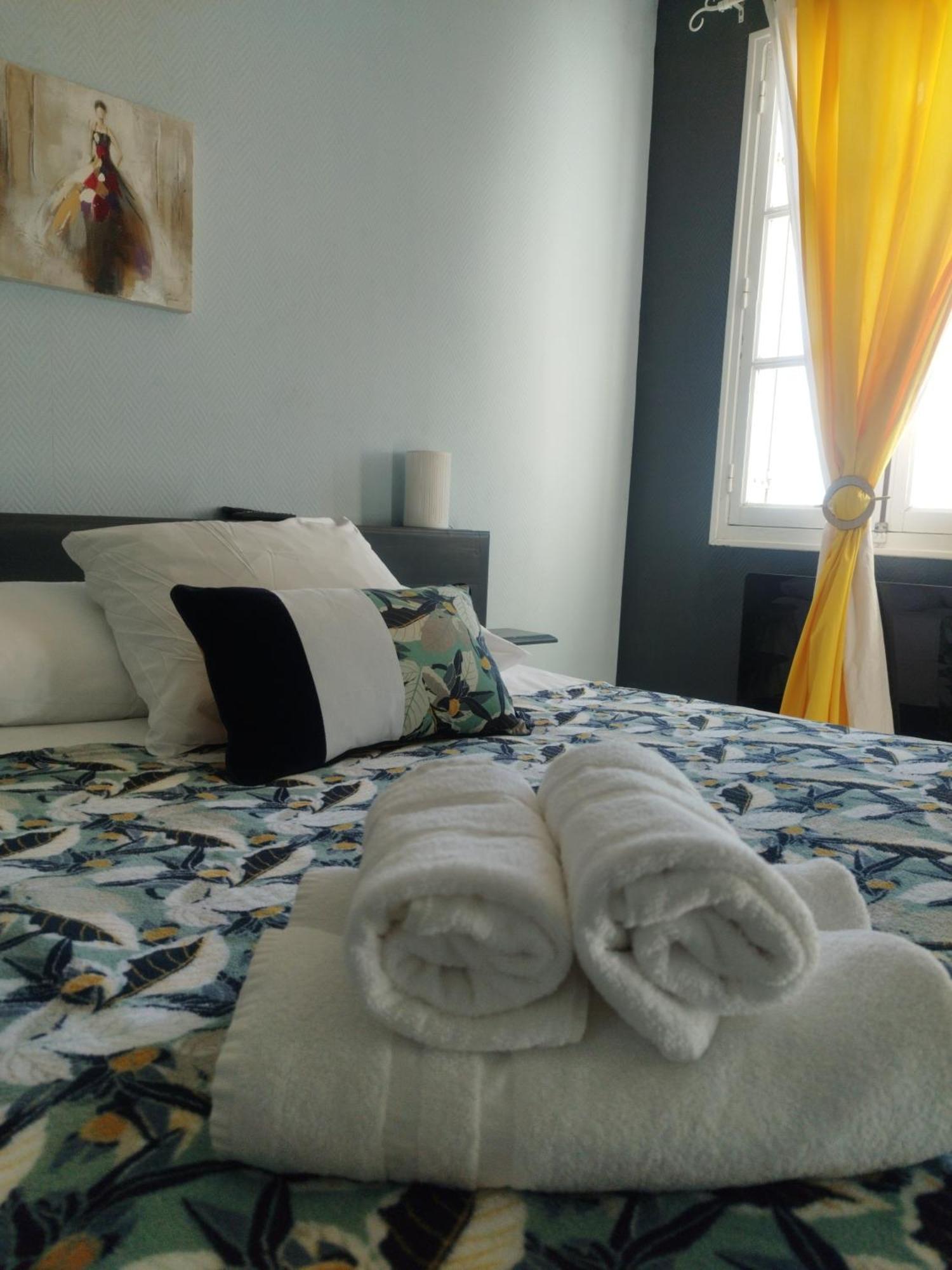 Hotel Les Thermes โจนแซค ภายนอก รูปภาพ
