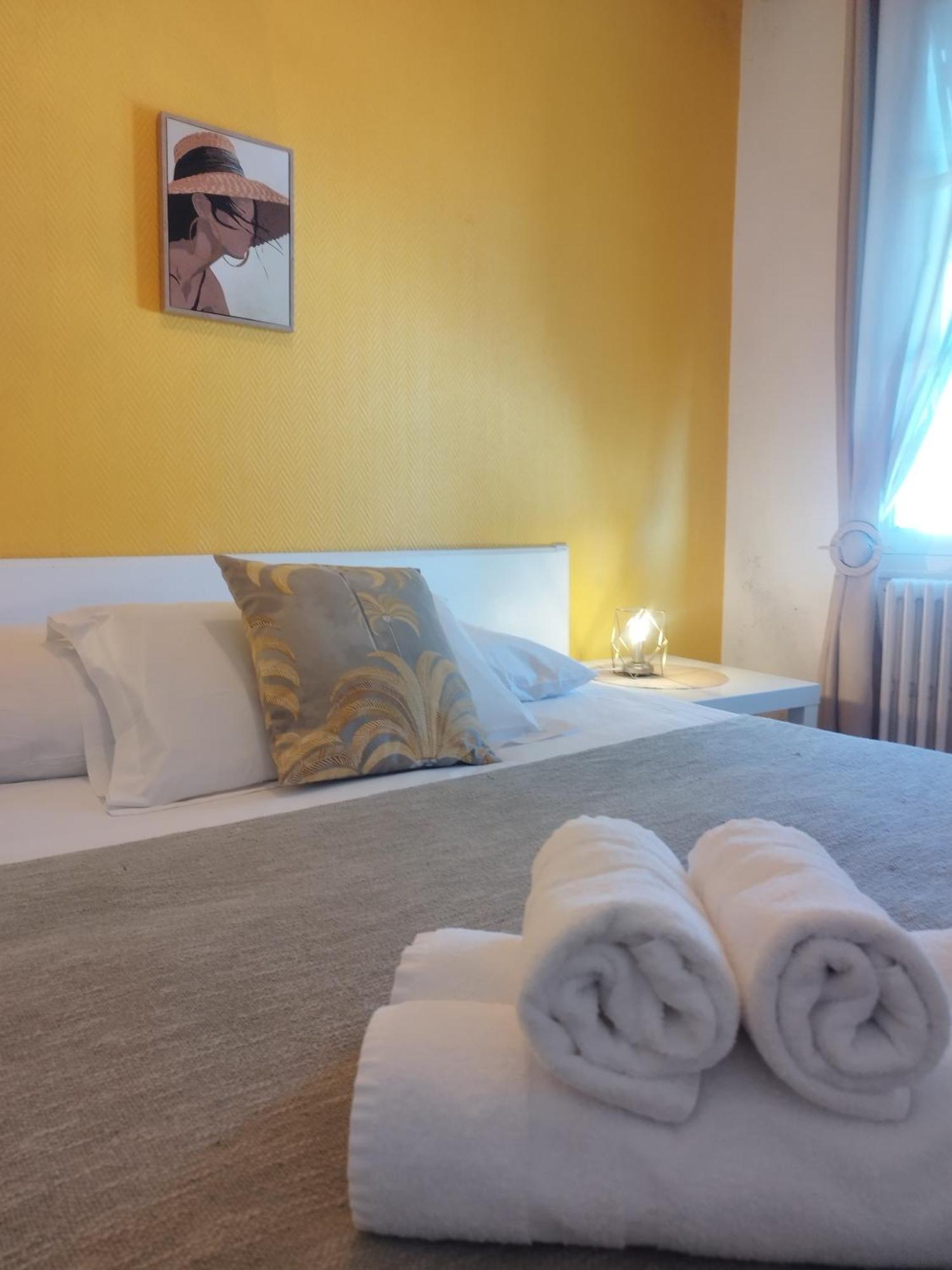 Hotel Les Thermes โจนแซค ภายนอก รูปภาพ
